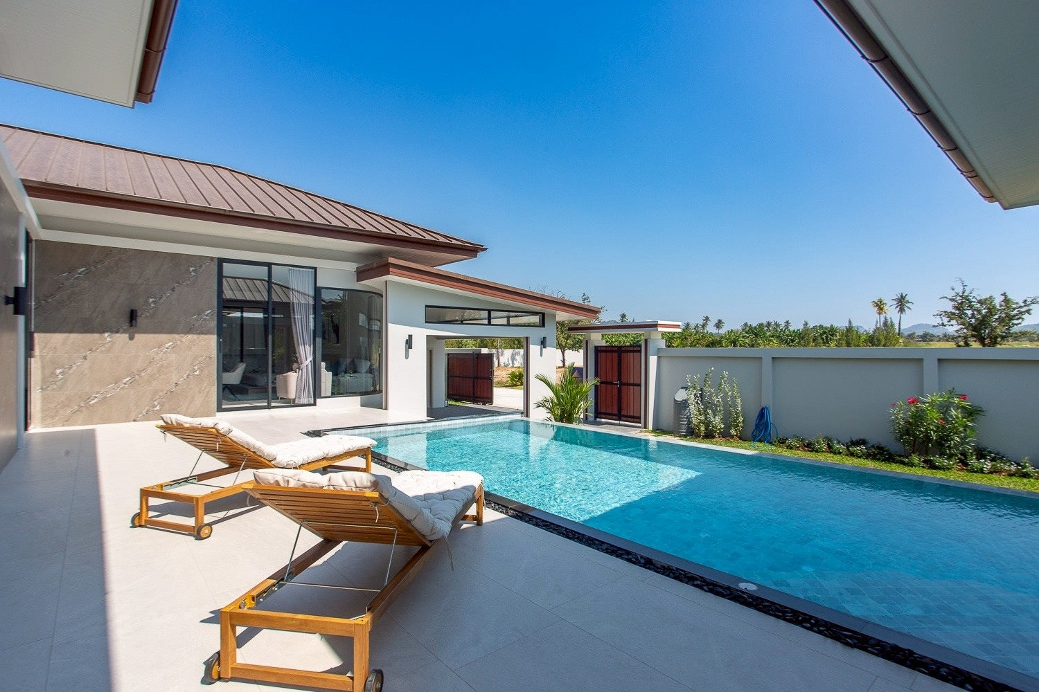 Neue moderne Poolvilla mit 3 Schlafzimmern in Hua Hin – zu verkaufen (Vorverkauf)