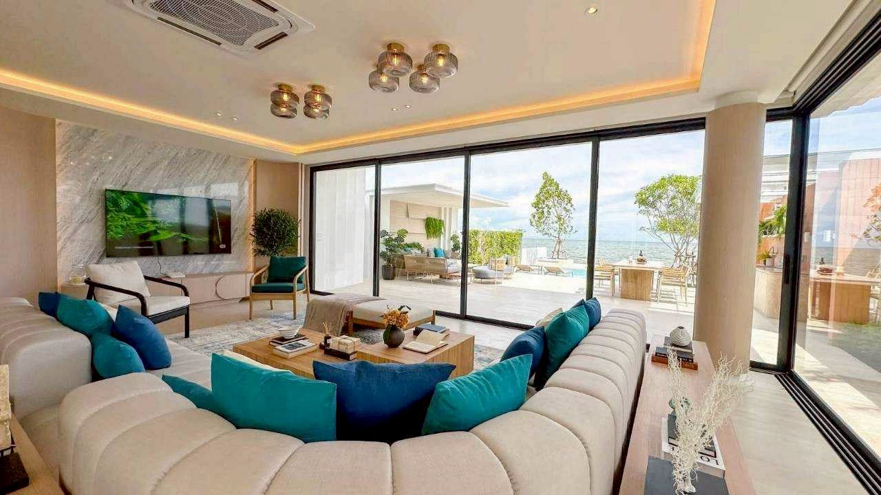 5 Bedroom Beachfront Luxury Villa – Cha Am