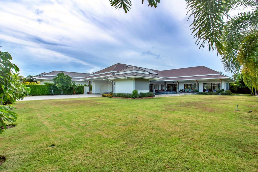 Luxury 4 Bedroom Pool Villa at The Clouds 1 – Hua Hin (For Rent)