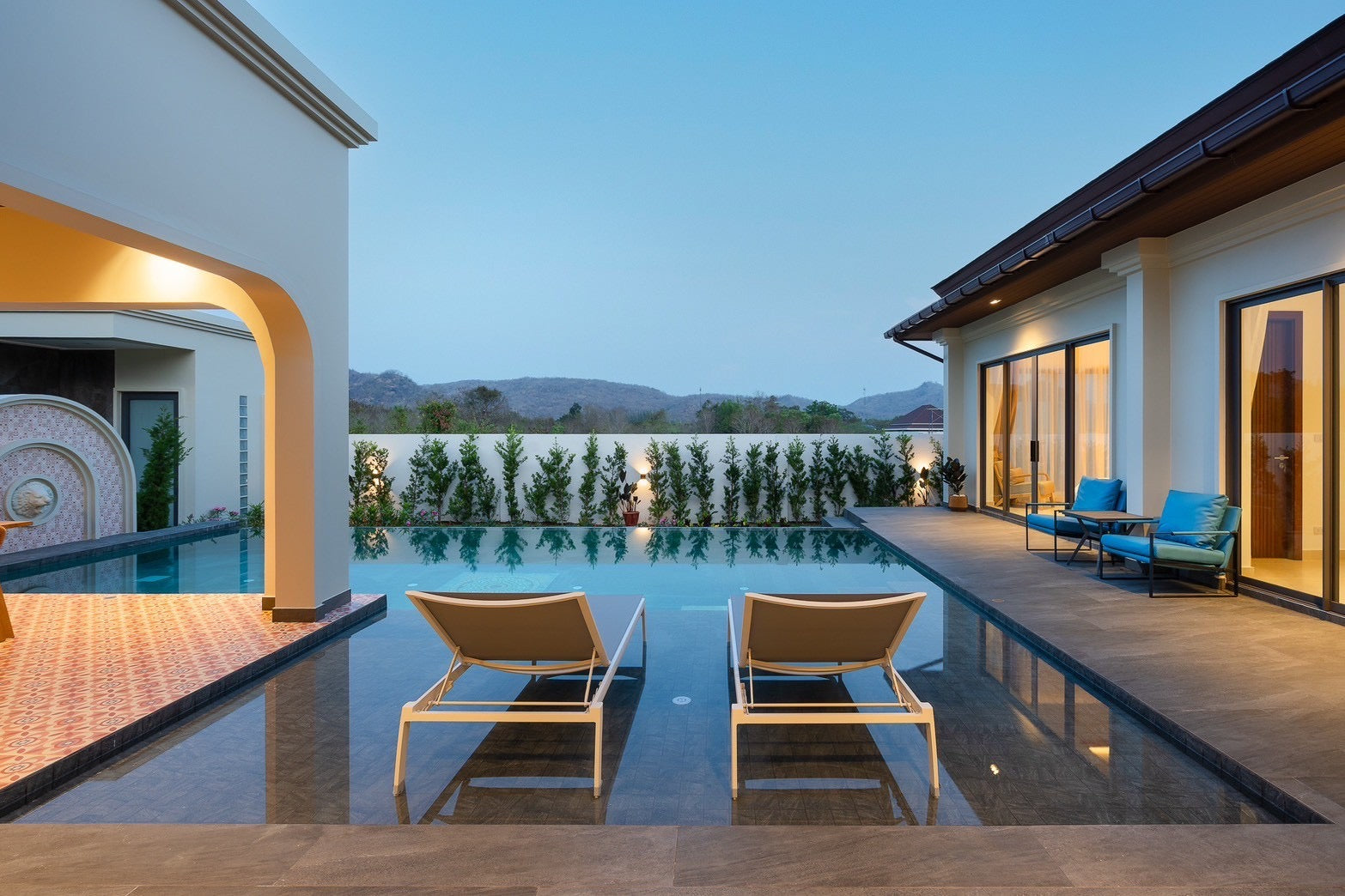 Moderne Luxusvilla im balinesischen Stil mit 3 Schlafzimmern und Pool in der Nähe von Black Mountain – Hua Hin