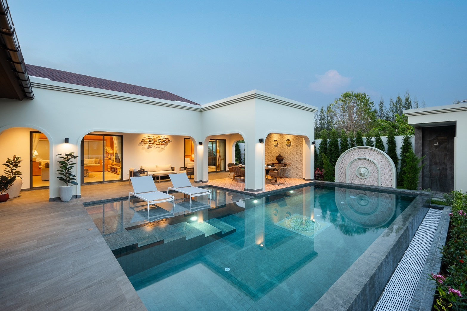 Moderne Luxusvilla im balinesischen Stil mit 3 Schlafzimmern und Pool in der Nähe von Black Mountain – Hua Hin