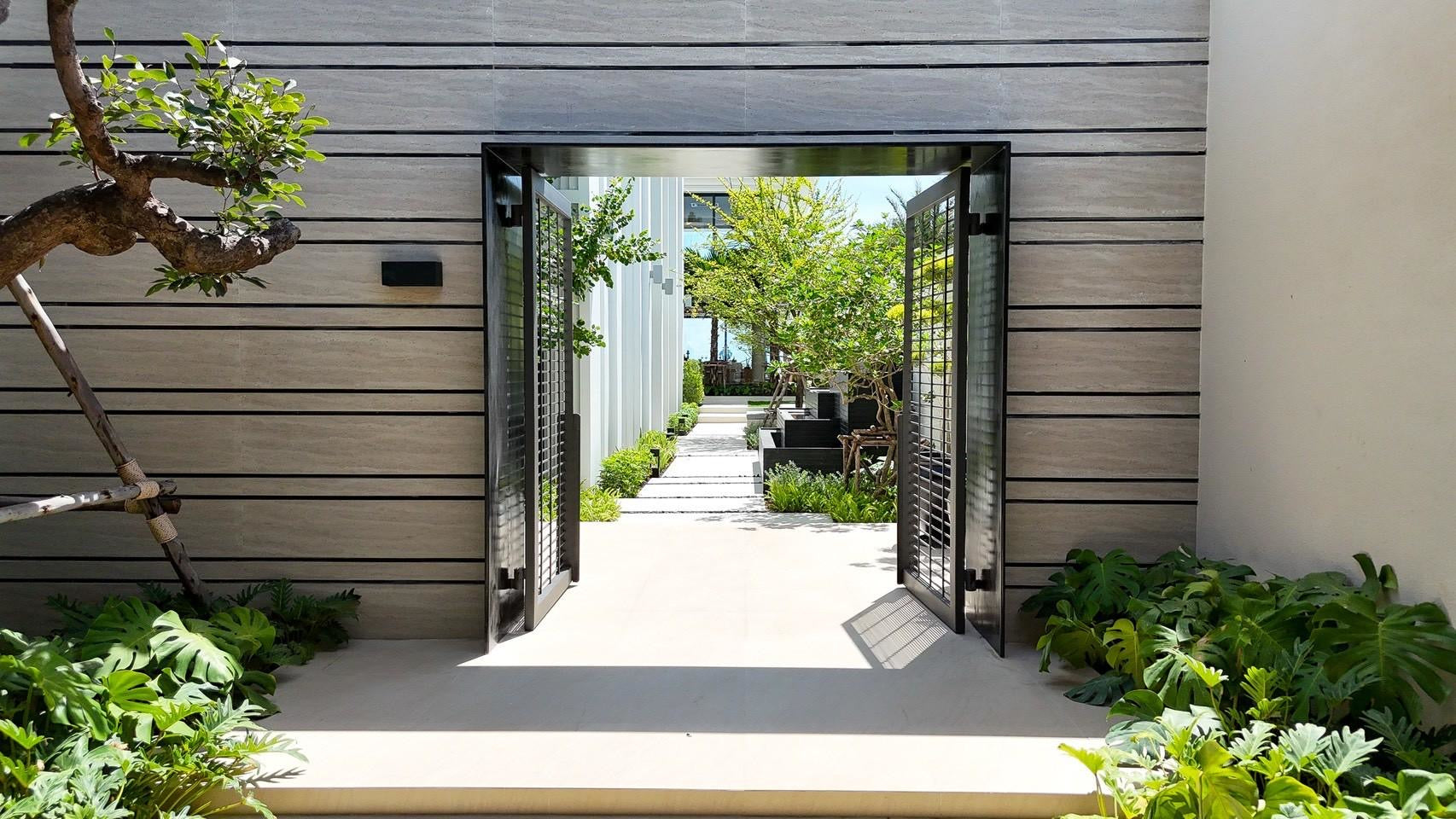 5 Bedroom Beachfront Luxury Villa – Cha Am