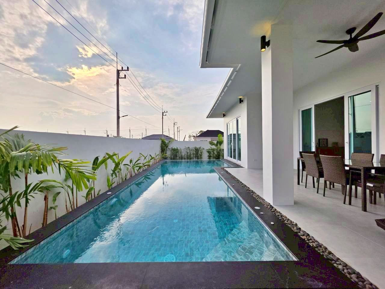 Neue moderne Poolvilla mit 3 Schlafzimmern in Hua Hin – Soi 70 (sofort bezugsfertig)