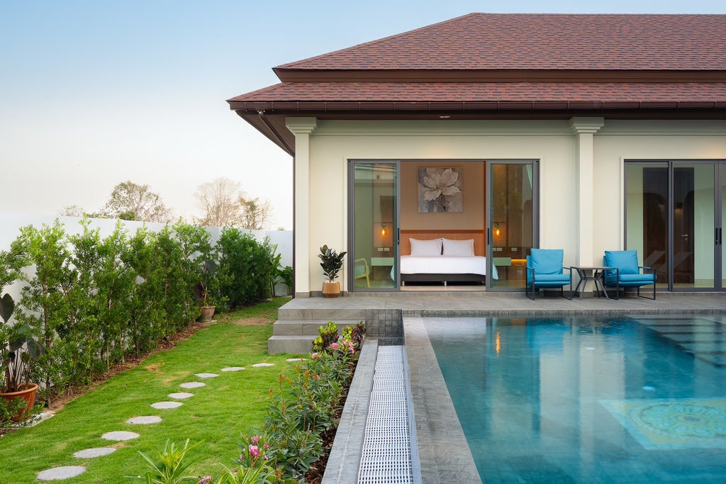 Moderne Luxusvilla im balinesischen Stil mit 3 Schlafzimmern und Pool in der Nähe von Black Mountain – Hua Hin
