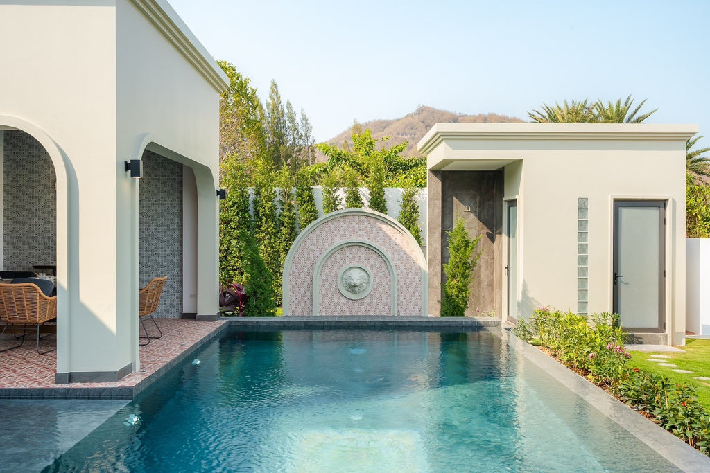 Moderne Luxusvilla im balinesischen Stil mit 3 Schlafzimmern und Pool in der Nähe von Black Mountain – Hua Hin