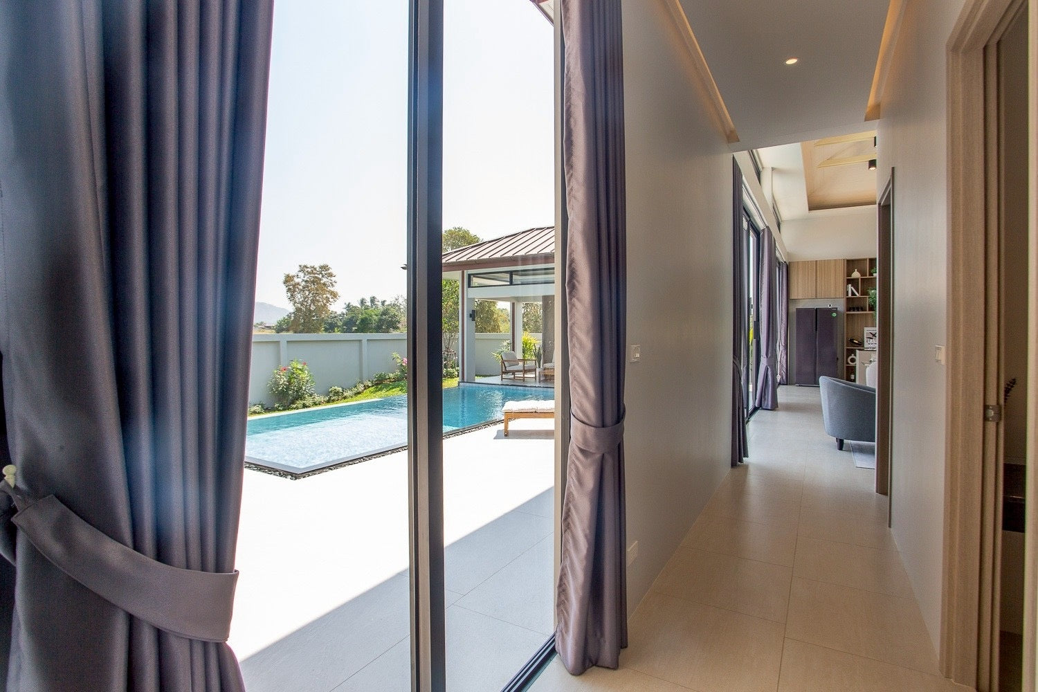 Neue moderne Poolvilla mit 3 Schlafzimmern in Hua Hin – zu verkaufen (Vorverkauf)