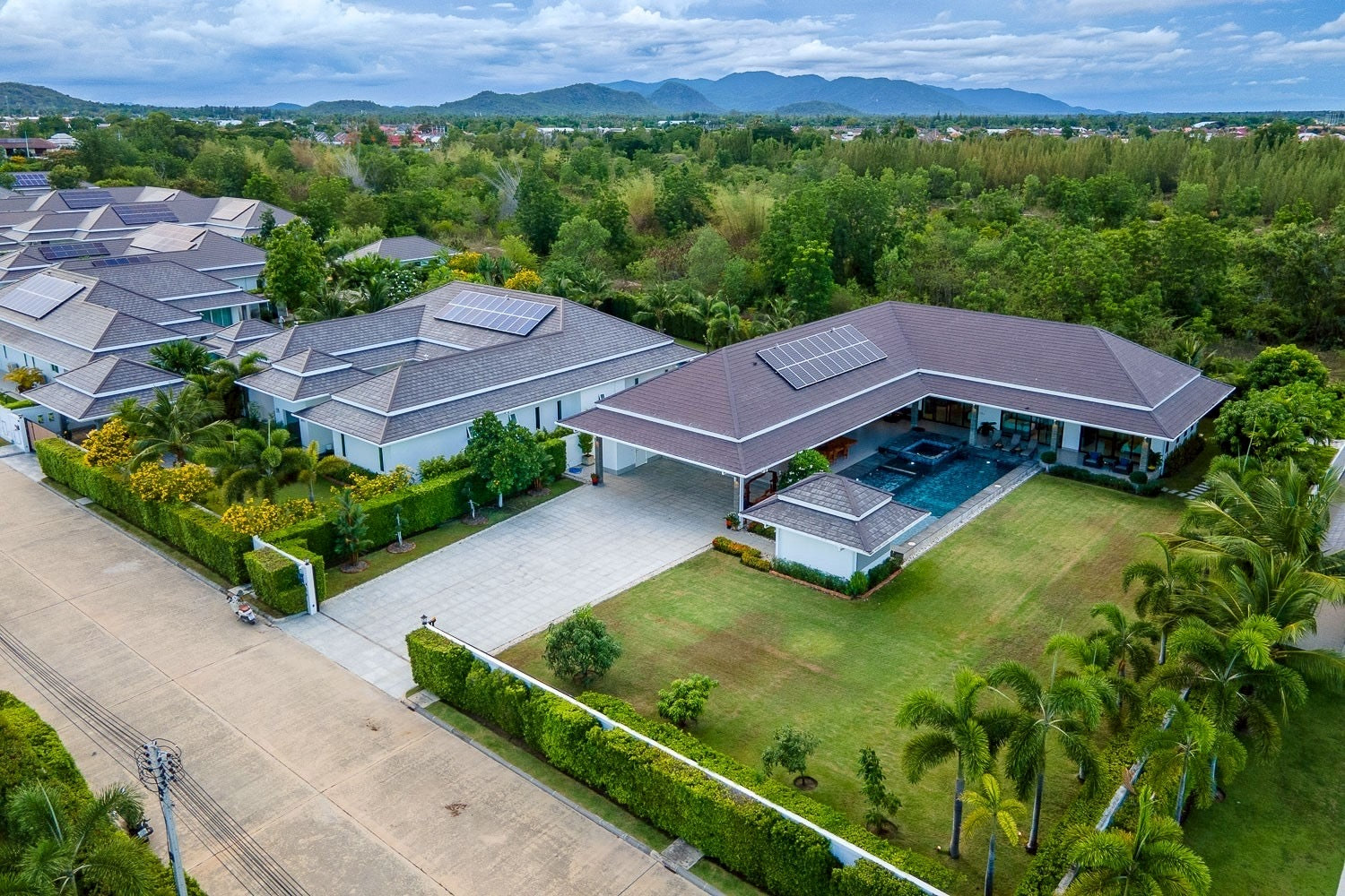 Luxury 4 Bedroom Pool Villa at The Clouds 1 – Hua Hin (For Rent)