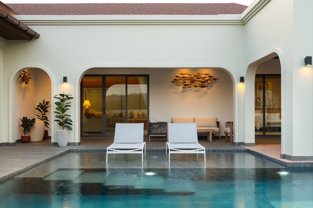 Moderne Luxusvilla im balinesischen Stil mit 3 Schlafzimmern und Pool in der Nähe von Black Mountain – Hua Hin