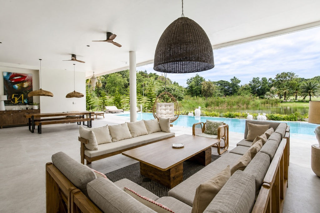 Exclusive Waterfront Estate at Palm Hills Golf Club