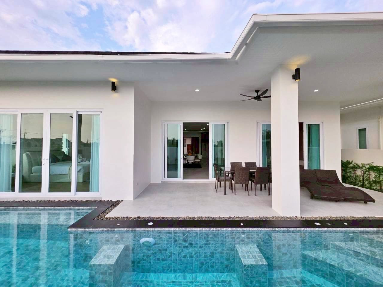 Neue moderne Poolvilla mit 3 Schlafzimmern in Hua Hin – Soi 70 (sofort bezugsfertig)