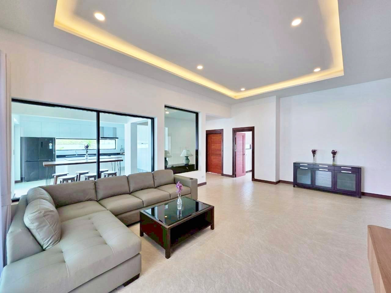 Modern 3 Pool Villa in Hua Hin – For Rent or Sale (Pet Friendly)
