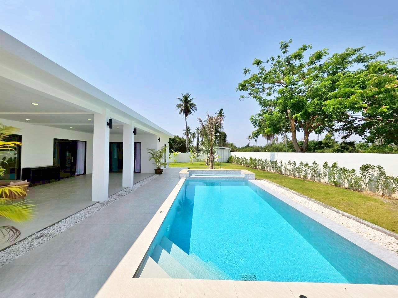 Modern 3 Pool Villa in Hua Hin – For Rent or Sale (Pet Friendly)