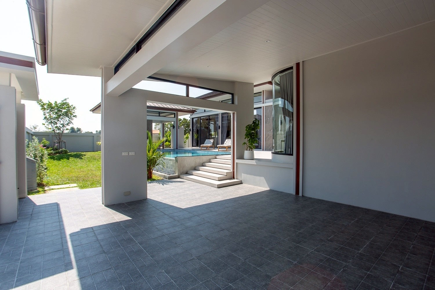 Neue moderne Poolvilla mit 3 Schlafzimmern in Hua Hin – zu verkaufen (Vorverkauf)