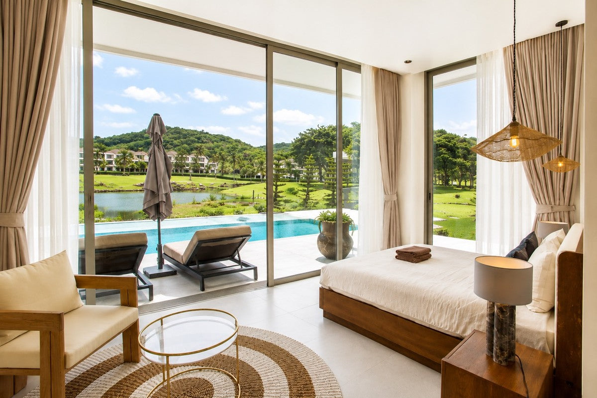 Exclusive Waterfront Estate at Palm Hills Golf Club