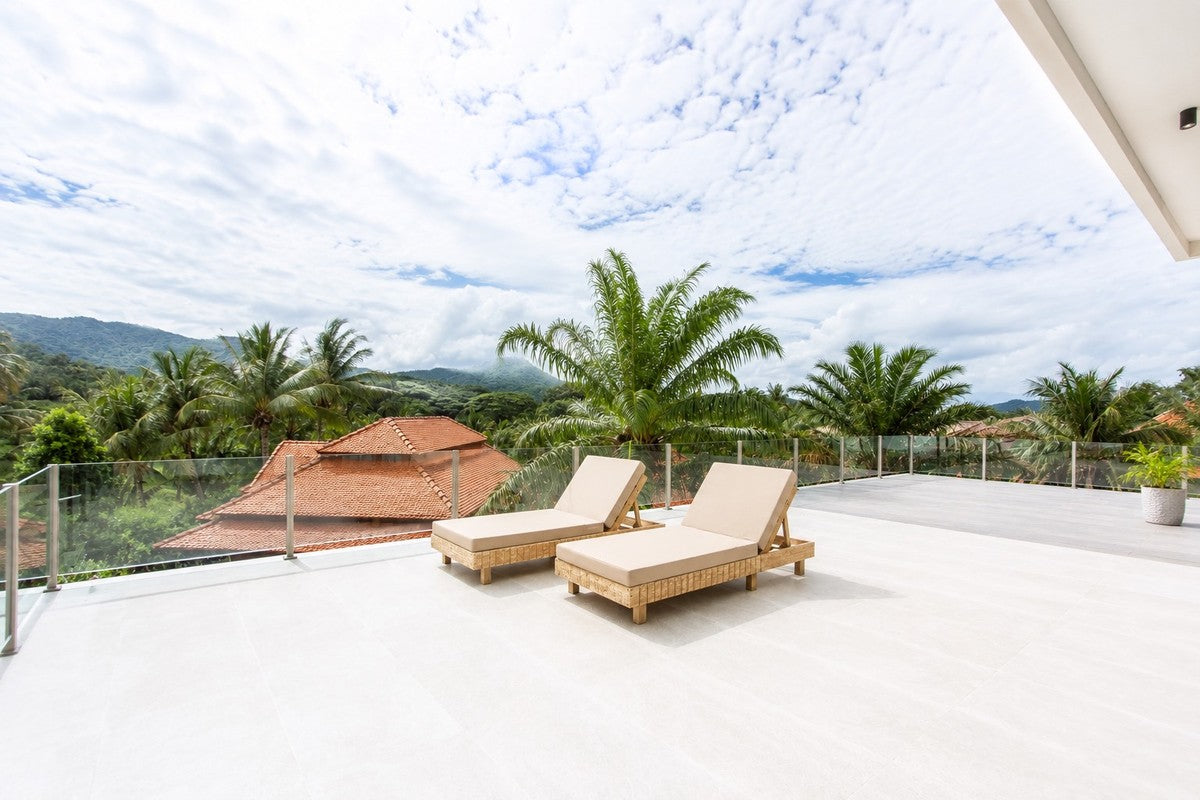 Exclusive Waterfront Estate at Palm Hills Golf Club