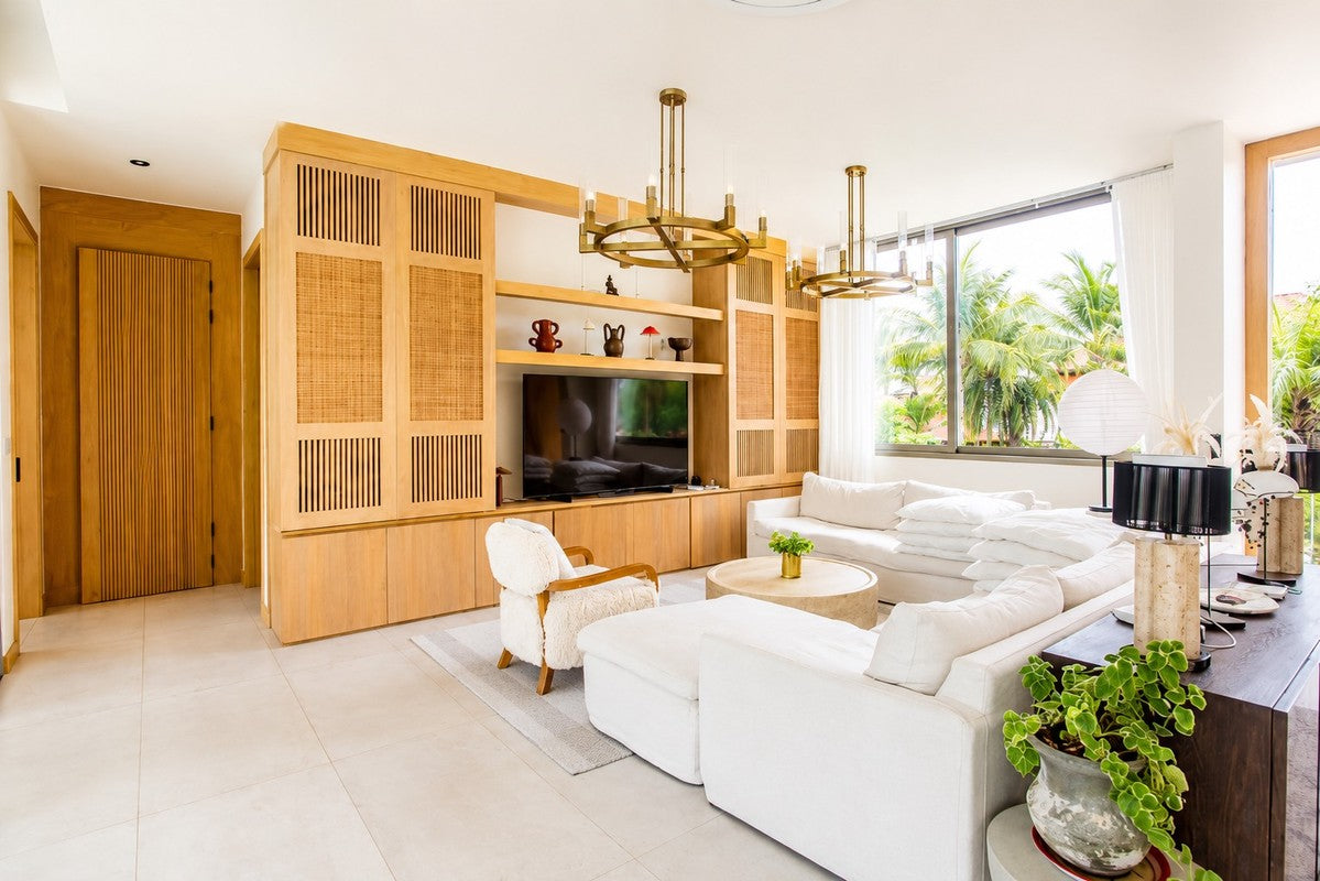 Exclusive Waterfront Estate at Palm Hills Golf Club