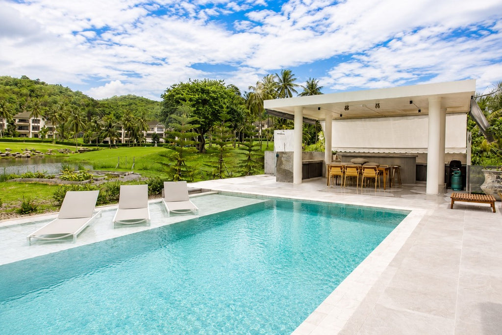 Exclusive Waterfront Estate at Palm Hills Golf Club